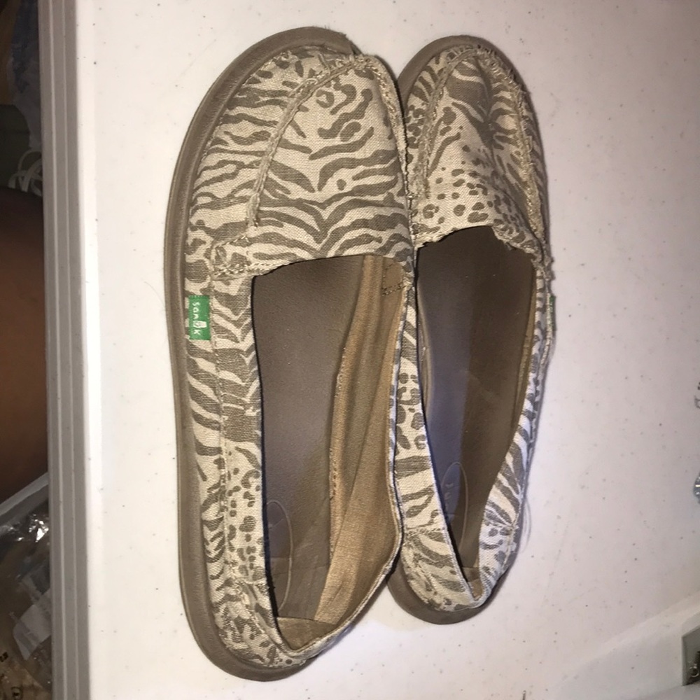 Sanuk Size 9